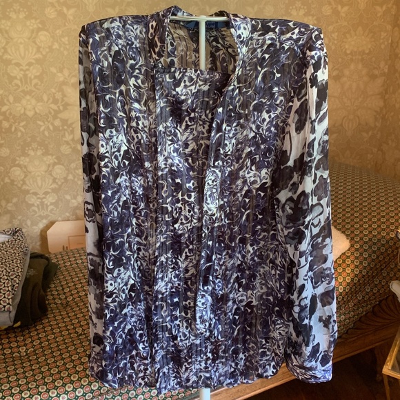 Simply Vera by Vera Wang sheer front snap blouse. Worn once. Excellent condition - Picture 1 of 6